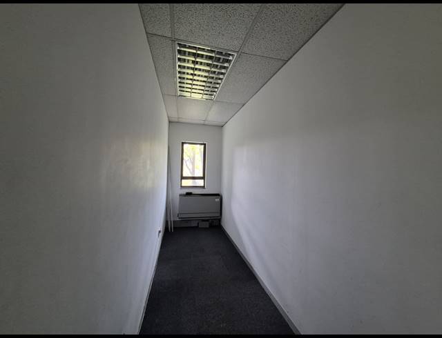 138M² OFFICE TO LET IN HYDE PARK